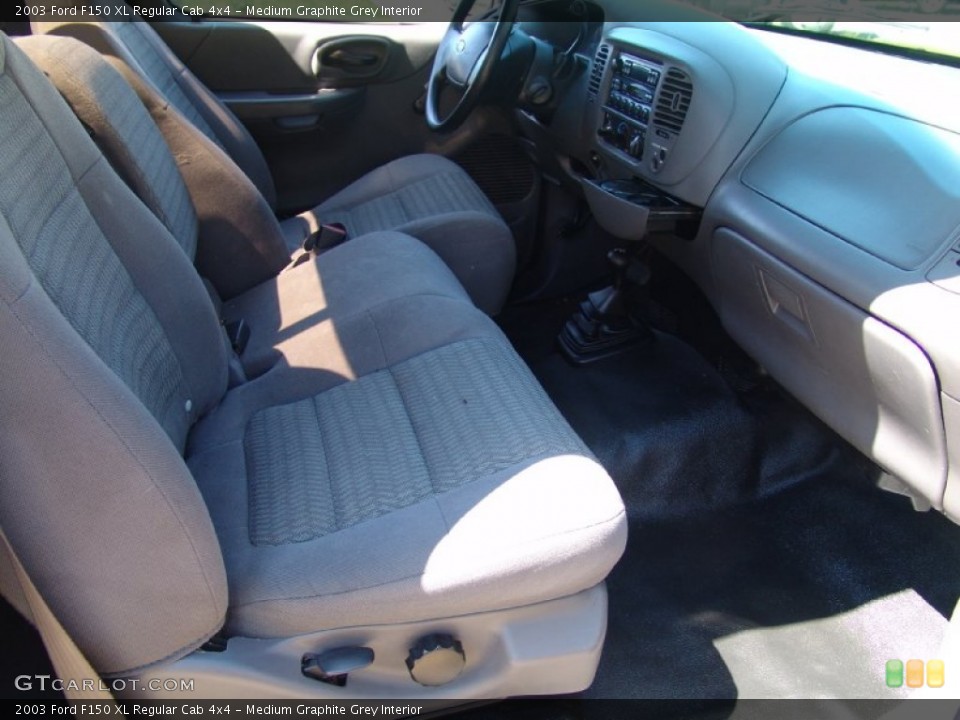 Medium Graphite Grey Interior Photo for the 2003 Ford F150 XL Regular Cab 4x4 #51228779