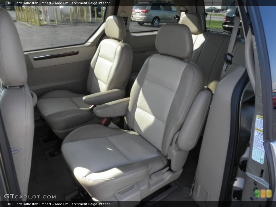 Medium Parchment Beige Interior Photo for the 2002 Ford Windstar Limited #51233693