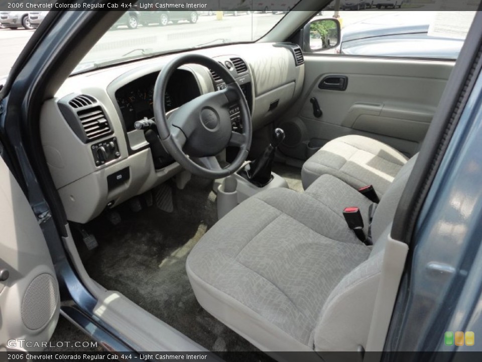 Light Cashmere Interior Photo for the 2006 Chevrolet Colorado Regular Cab 4x4 #51234731