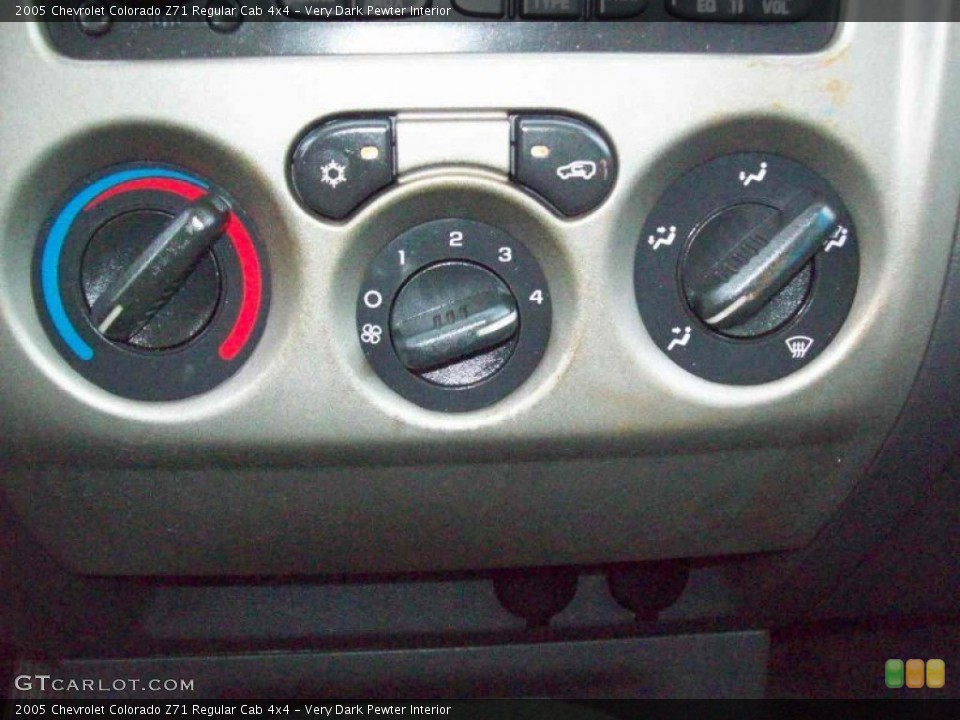 Very Dark Pewter Interior Controls for the 2005 Chevrolet Colorado Z71 Regular Cab 4x4 #51245880