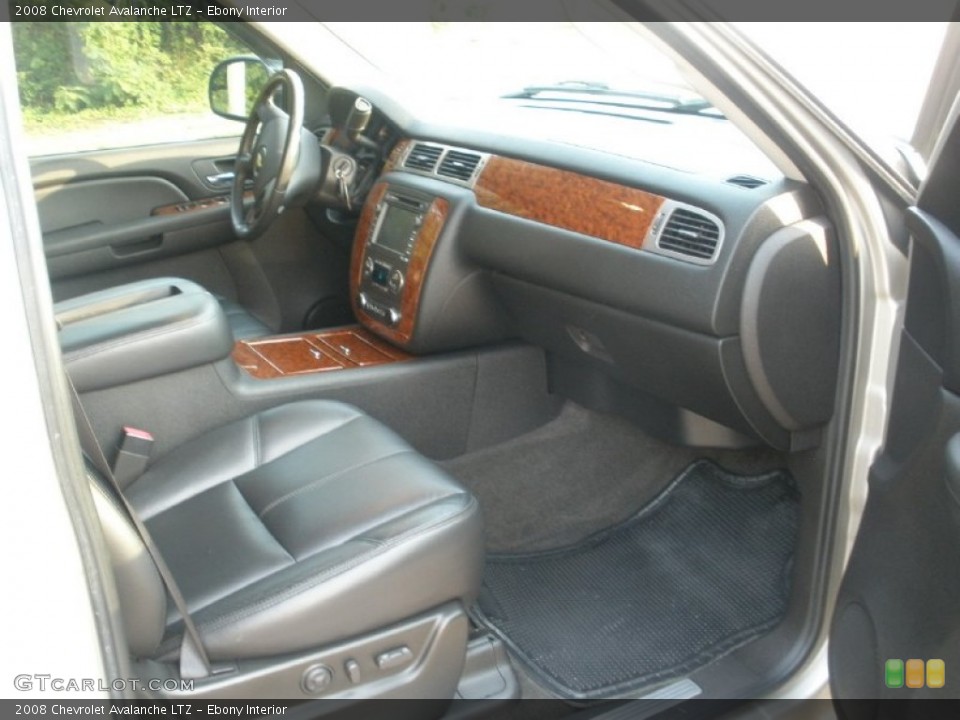 Ebony Interior Dashboard for the 2008 Chevrolet Avalanche LTZ #51251051