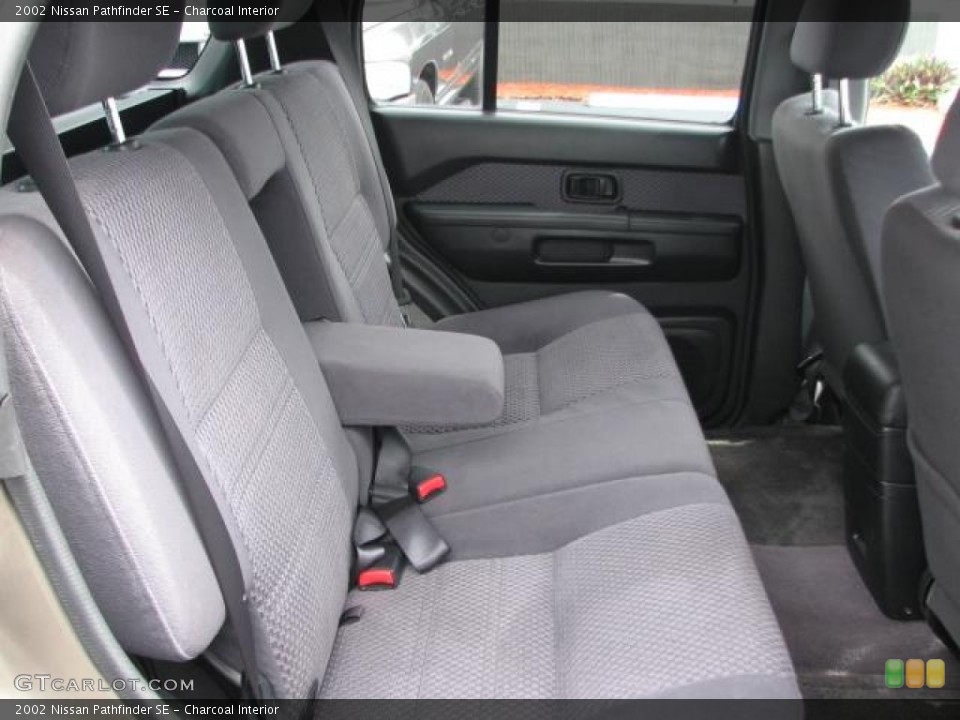 Charcoal Interior Photo for the 2002 Nissan Pathfinder SE #51271271
