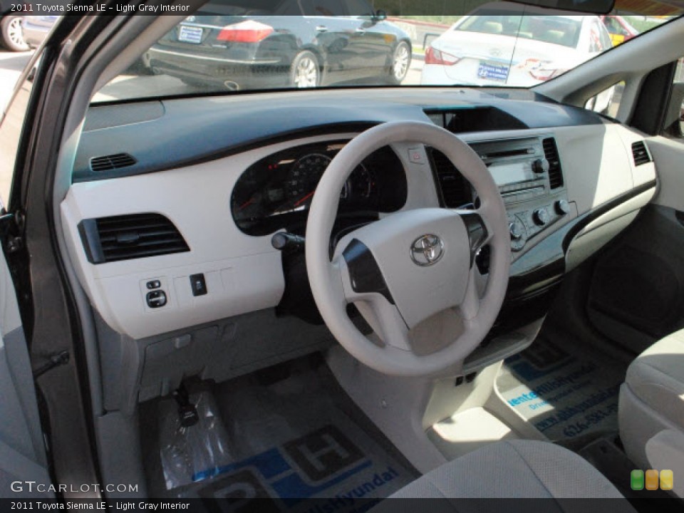 Light Gray Interior Photo for the 2011 Toyota Sienna LE #51273160