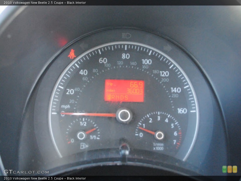 Black Interior Gauges for the 2010 Volkswagen New Beetle 2.5 Coupe #51277345