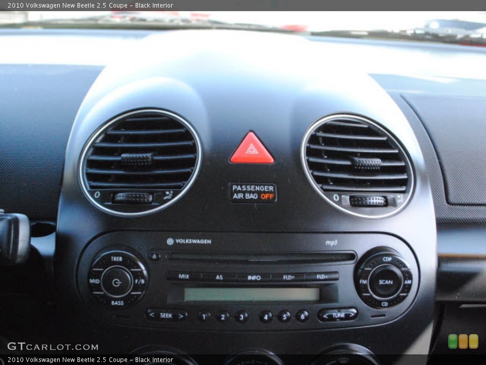 Black Interior Controls for the 2010 Volkswagen New Beetle 2.5 Coupe #51277369