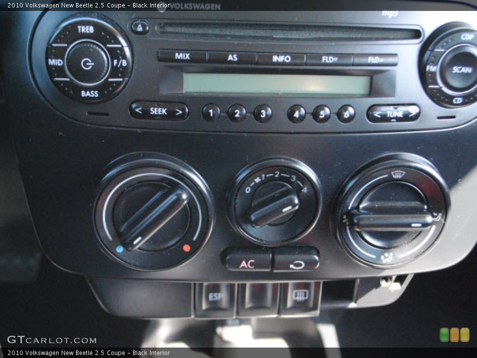 Black Interior Controls for the 2010 Volkswagen New Beetle 2.5 Coupe #51277384