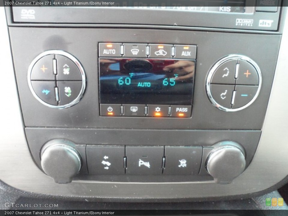 Light Titanium/Ebony Interior Controls for the 2007 Chevrolet Tahoe Z71 4x4 #51278875