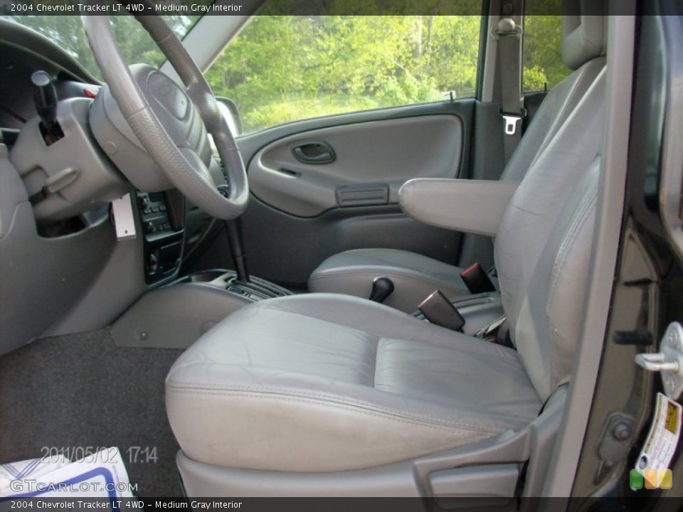 Medium Gray Interior Photo for the 2004 Chevrolet Tracker LT 4WD #51318478
