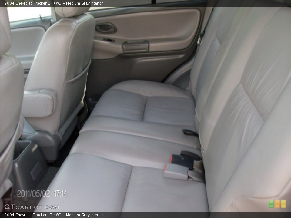 Medium Gray Interior Photo for the 2004 Chevrolet Tracker LT 4WD #51318583