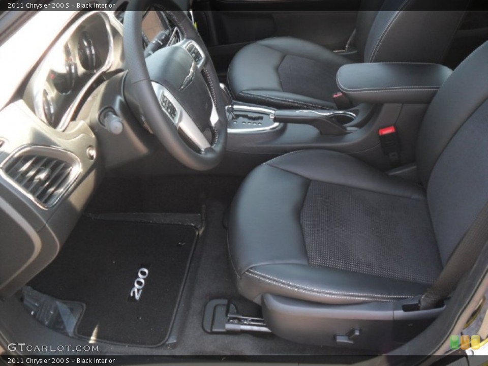 Black Interior Photo for the 2011 Chrysler 200 S #51362549