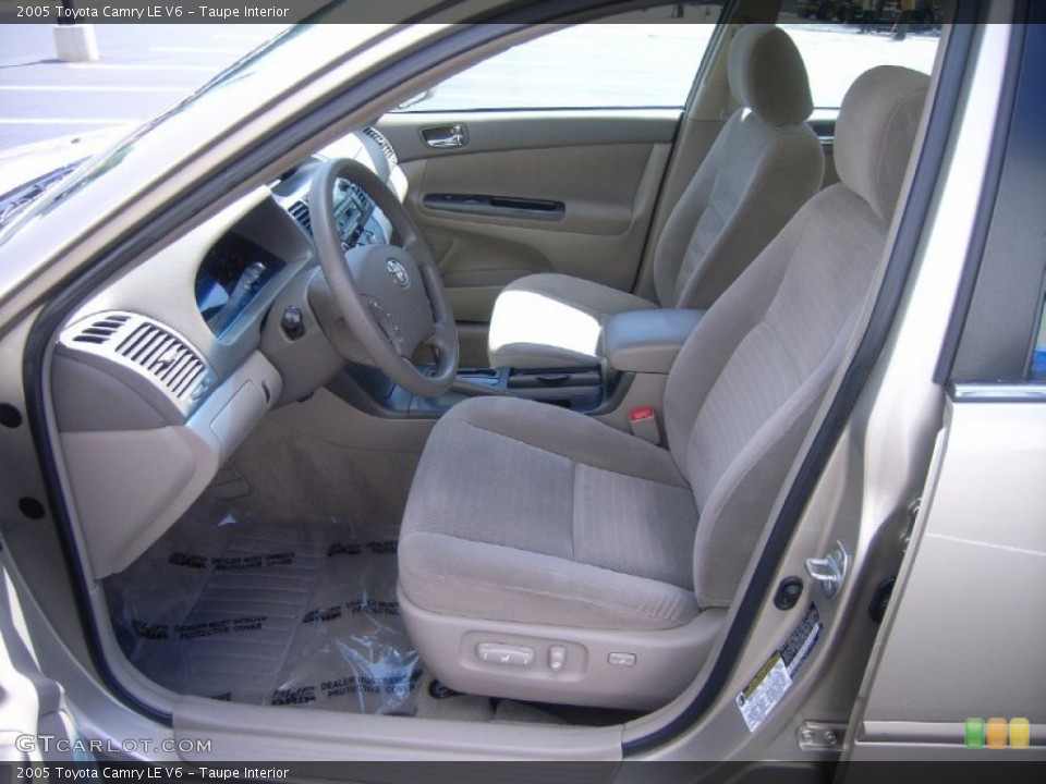 Taupe Interior Photo for the 2005 Toyota Camry LE V6 #51371927
