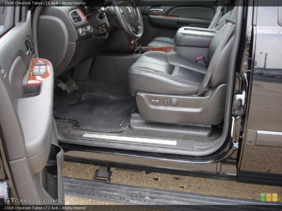 Ebony Interior Photo for the 2008 Chevrolet Tahoe LTZ 4x4 #51385303