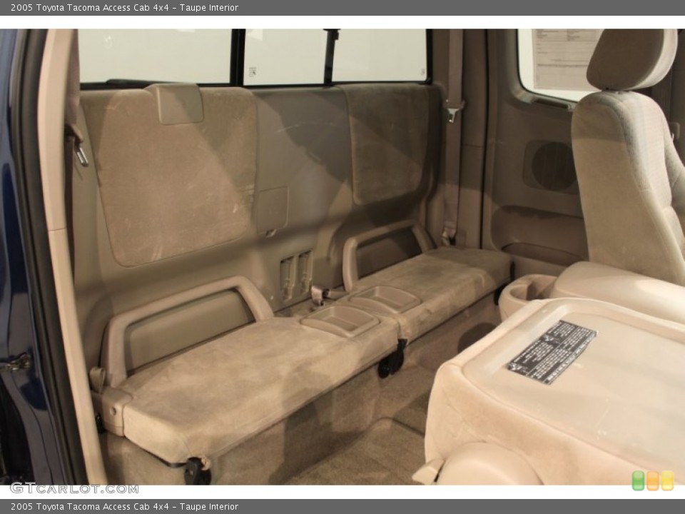 Taupe Interior Photo for the 2005 Toyota Tacoma Access Cab 4x4 #51393791