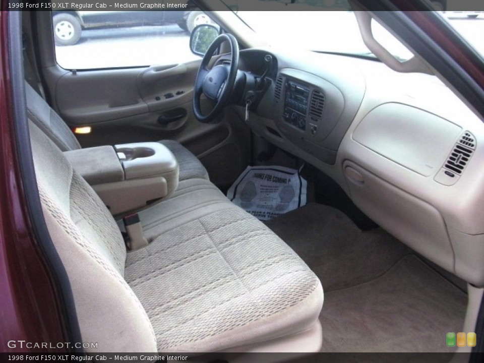 Medium Graphite Interior Photo for the 1998 Ford F150 XLT Regular Cab #51414034