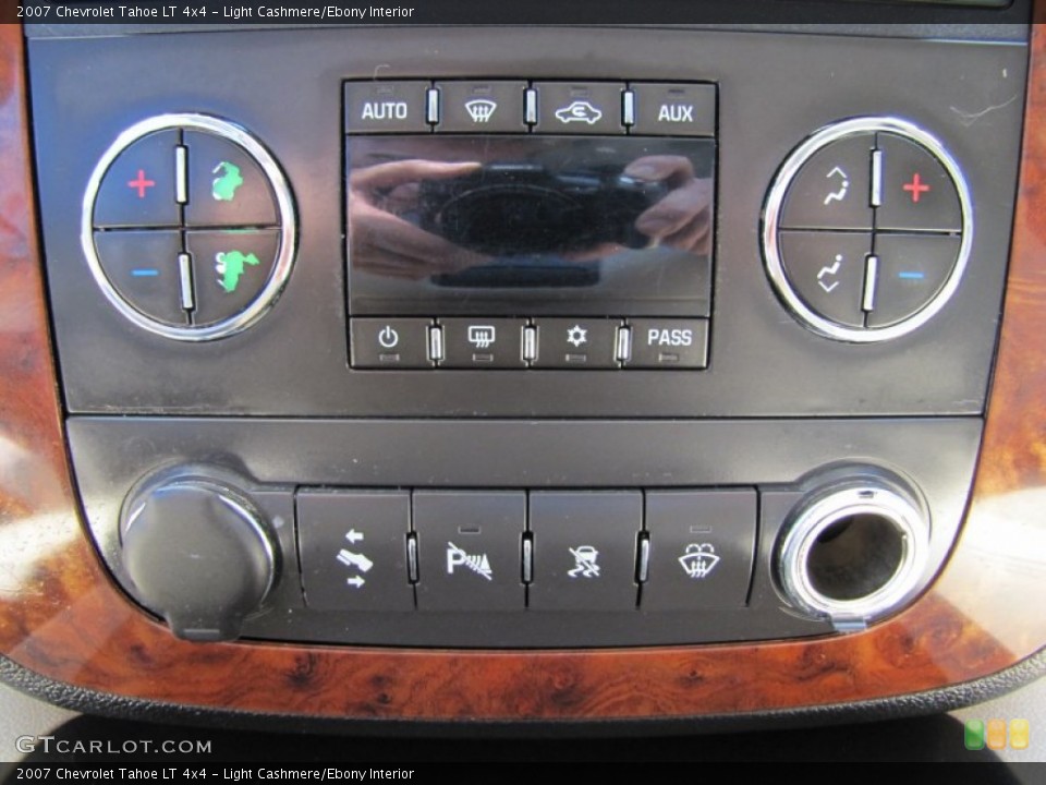 Light Cashmere/Ebony Interior Controls for the 2007 Chevrolet Tahoe LT 4x4 #51418598