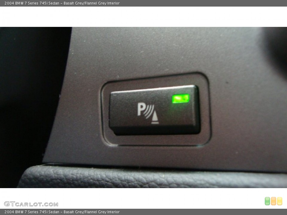 Basalt Grey/Flannel Grey Interior Controls for the 2004 BMW 7 Series 745i Sedan #51429444