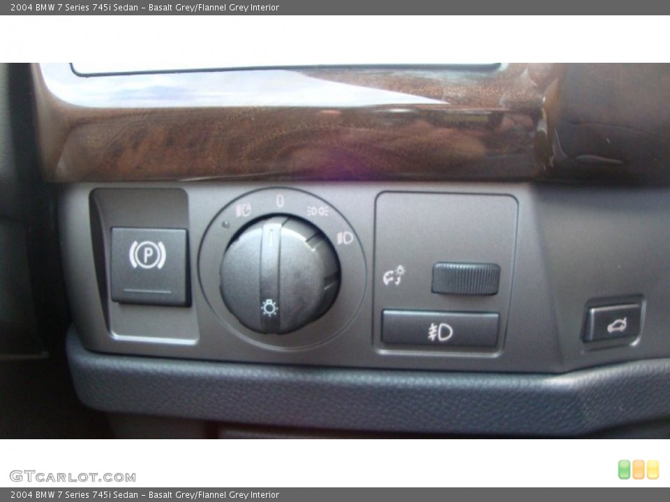 Basalt Grey/Flannel Grey Interior Controls for the 2004 BMW 7 Series 745i Sedan #51429528