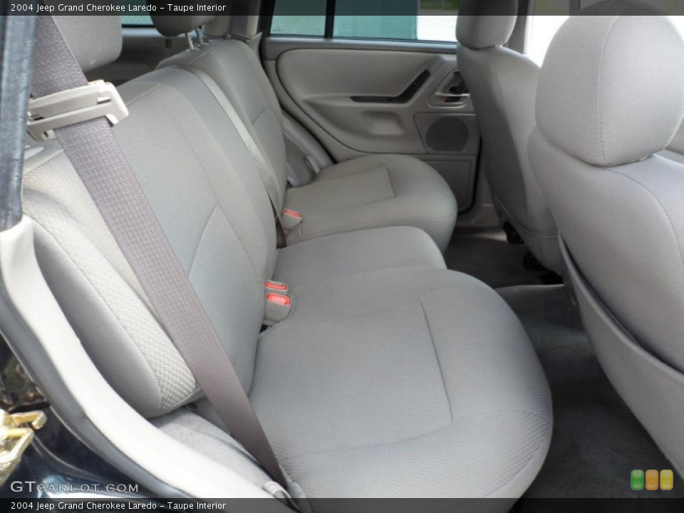 Taupe Interior Photo for the 2004 Jeep Grand Cherokee Laredo #51433023