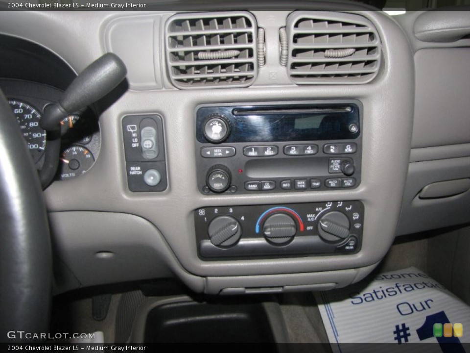 Medium Gray Interior Controls for the 2004 Chevrolet Blazer LS #51435024