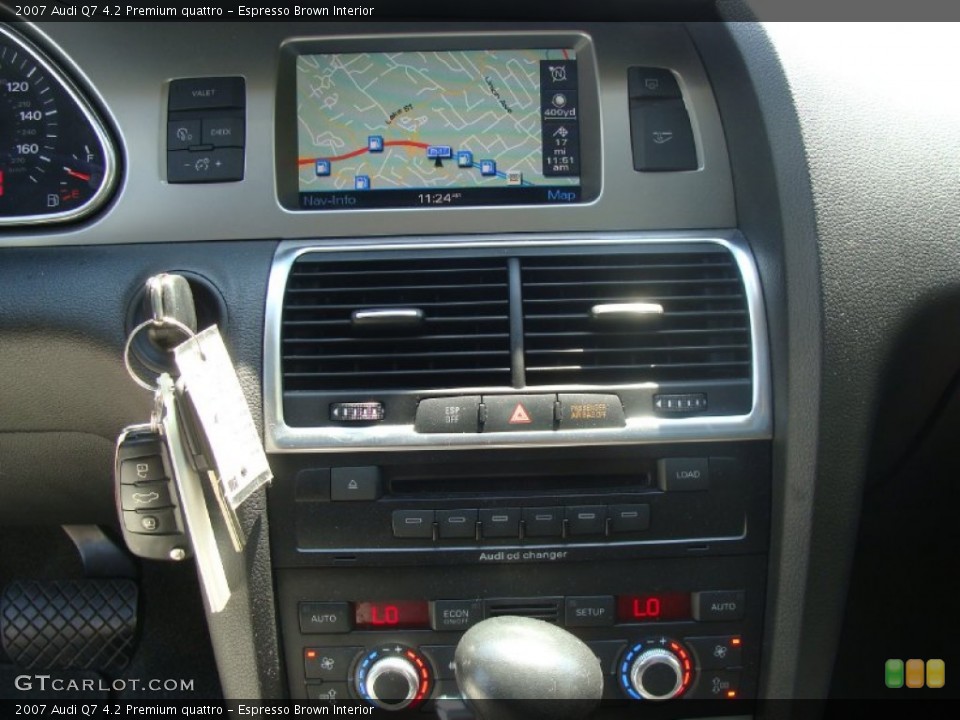 Espresso Brown Interior Controls for the 2007 Audi Q7 4.2 Premium quattro #51448764