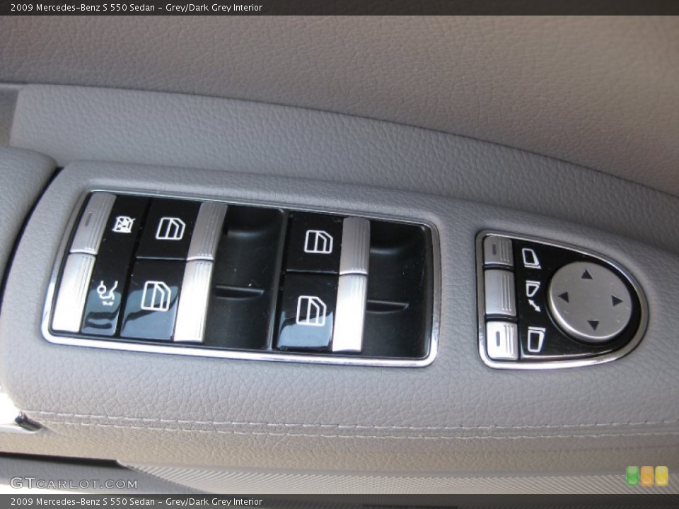 Grey/Dark Grey Interior Controls for the 2009 Mercedes-Benz S 550 Sedan #51450894