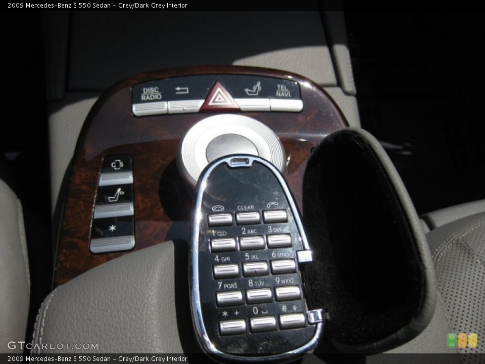 Grey/Dark Grey Interior Controls for the 2009 Mercedes-Benz S 550 Sedan #51451017