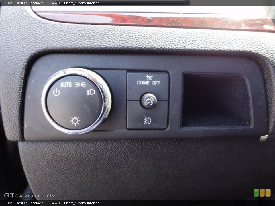 Ebony/Ebony Interior Controls for the 2009 Cadillac Escalade EXT AWD #51451593