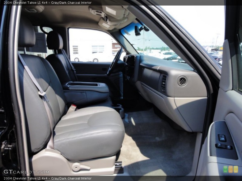 Gray/Dark Charcoal Interior Photo for the 2004 Chevrolet Tahoe LS 4x4 #51452751