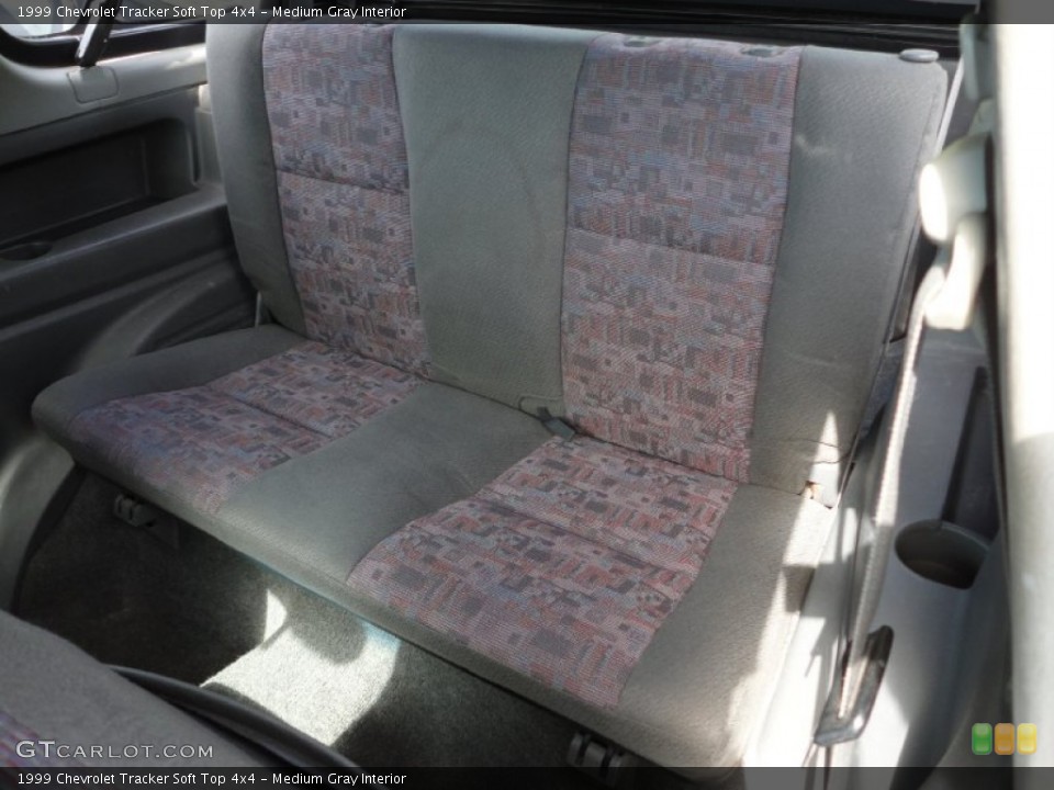 Medium Gray Interior Photo for the 1999 Chevrolet Tracker Soft Top 4x4 #51458781