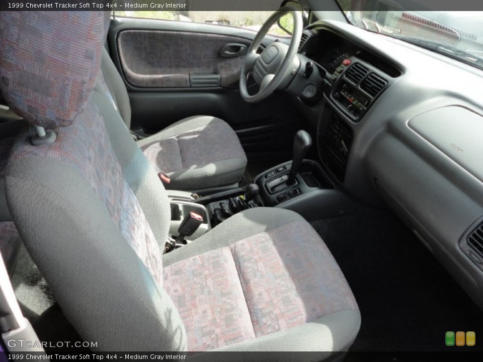 Medium Gray Interior Photo for the 1999 Chevrolet Tracker Soft Top 4x4 #51458796