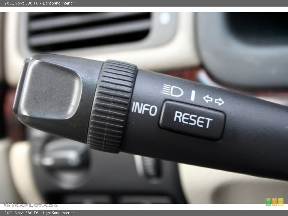Light Sand Interior Controls for the 2001 Volvo S80 T6 #51495508