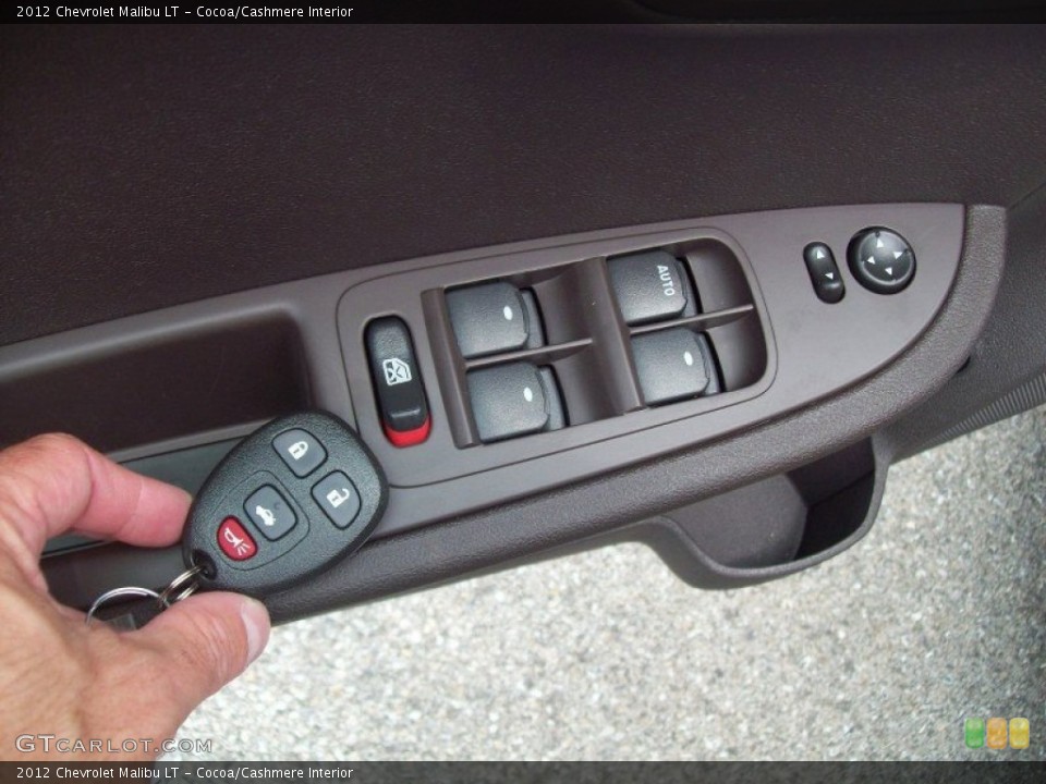 Cocoa/Cashmere Interior Controls for the 2012 Chevrolet Malibu LT #51500647