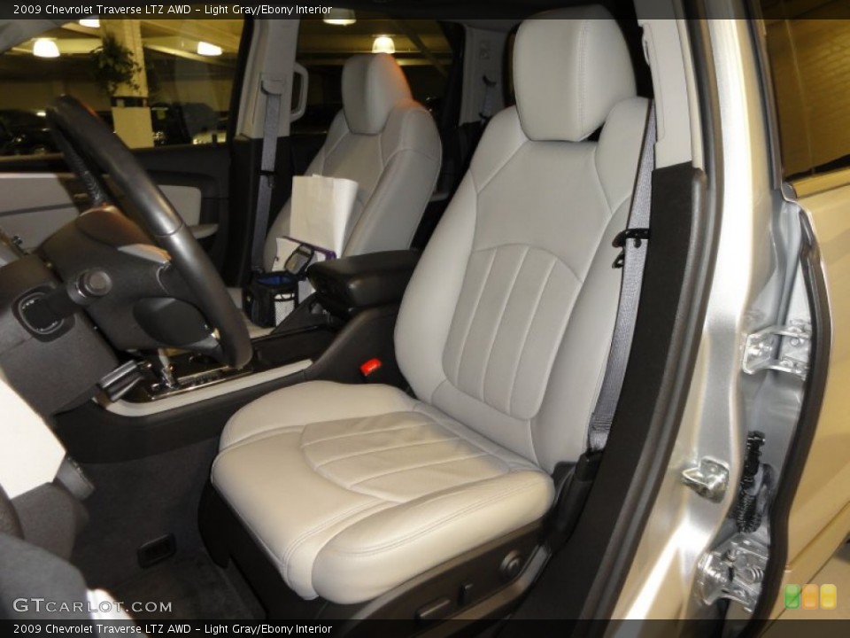 Light Gray/Ebony Interior Photo for the 2009 Chevrolet Traverse LTZ AWD #51500710