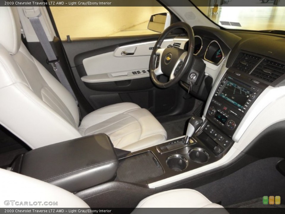 Light Gray/Ebony Interior Photo for the 2009 Chevrolet Traverse LTZ AWD #51500740