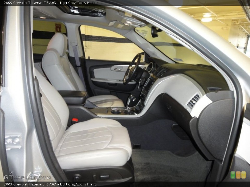 Light Gray/Ebony Interior Photo for the 2009 Chevrolet Traverse LTZ AWD #51500755
