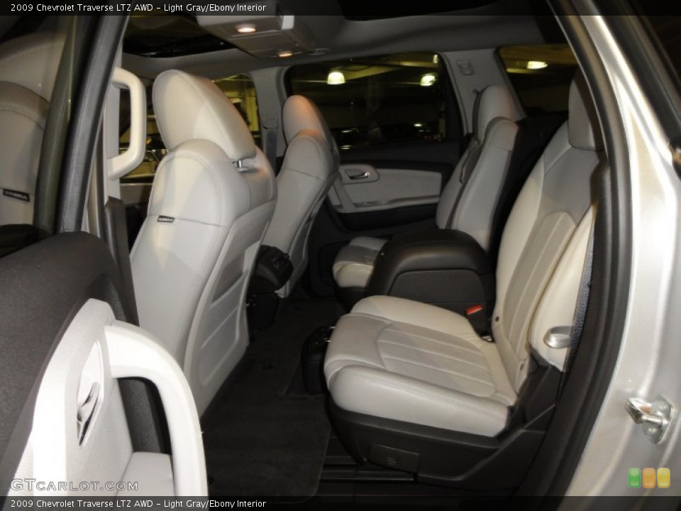 Light Gray/Ebony Interior Photo for the 2009 Chevrolet Traverse LTZ AWD #51500839