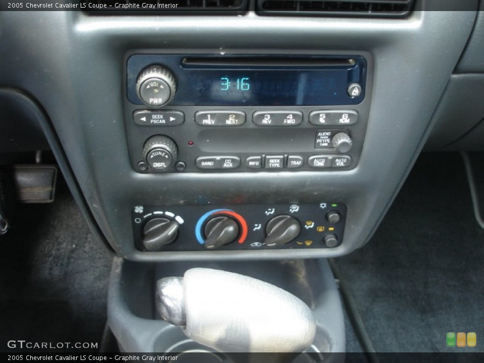 Graphite Gray Interior Controls for the 2005 Chevrolet Cavalier LS Coupe #51505174
