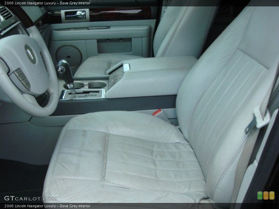 Dove Grey Interior Photo for the 2006 Lincoln Navigator Luxury #51519820