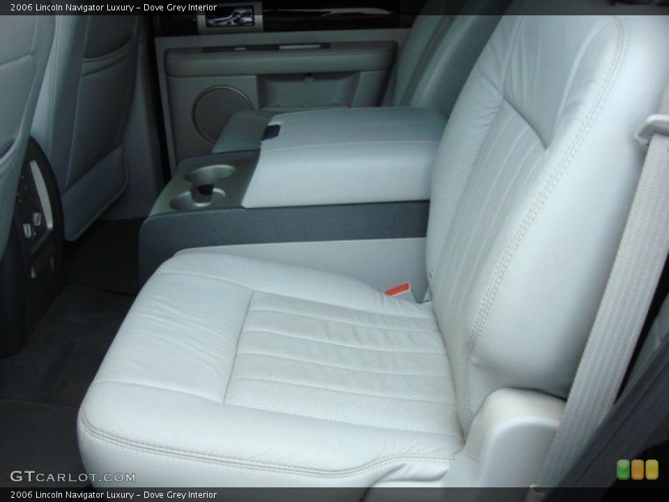 Dove Grey Interior Photo for the 2006 Lincoln Navigator Luxury #51519841