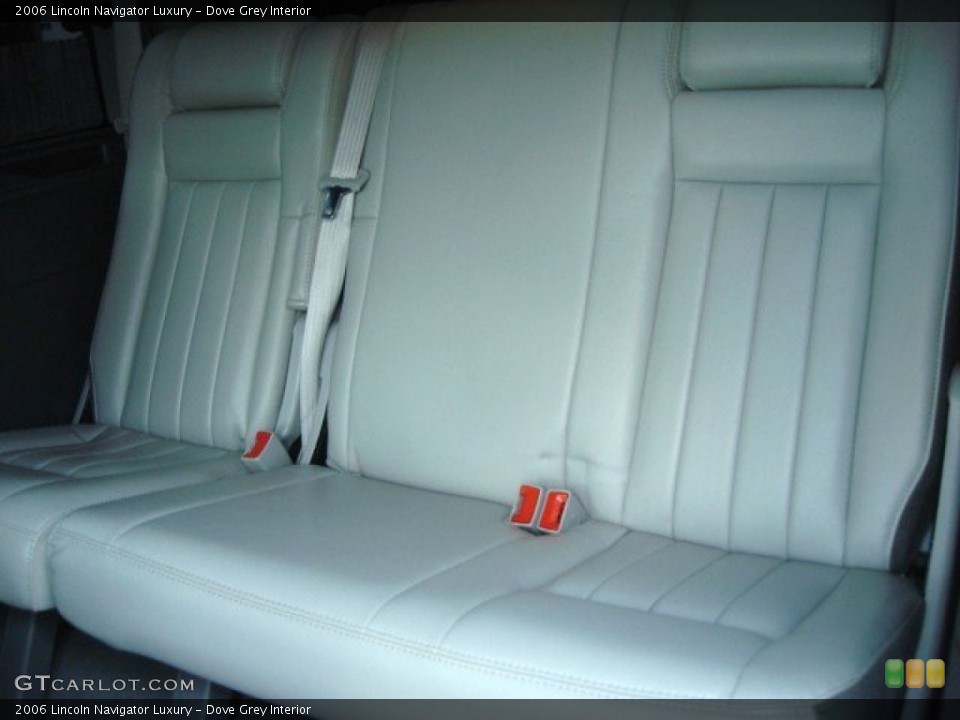 Dove Grey Interior Photo for the 2006 Lincoln Navigator Luxury #51519853