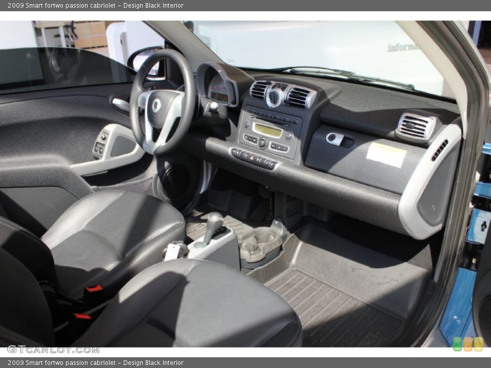 Design Black Interior Dashboard for the 2009 Smart fortwo passion cabriolet #51543690