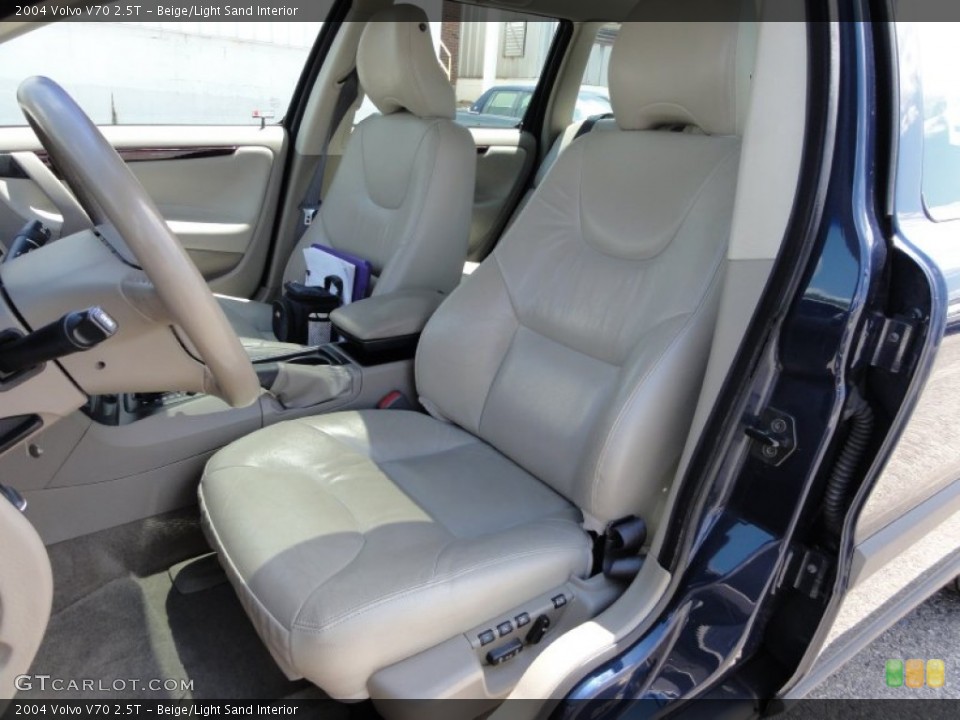 Beige/Light Sand Interior Photo for the 2004 Volvo V70 2.5T #51556875