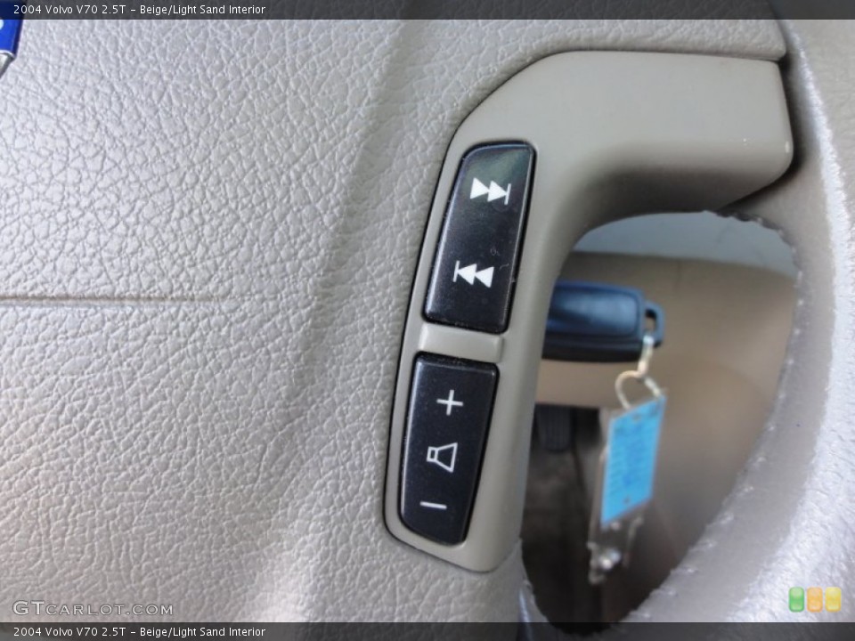 Beige/Light Sand Interior Controls for the 2004 Volvo V70 2.5T #51557337