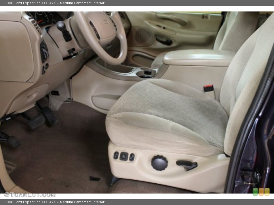 Medium Parchment Interior Photo for the 2000 Ford Expedition XLT 4x4 #51559170