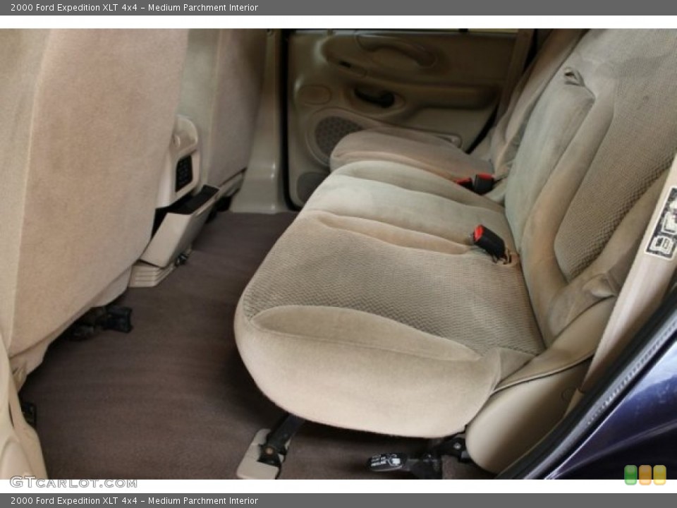 Medium Parchment Interior Photo for the 2000 Ford Expedition XLT 4x4 #51559179