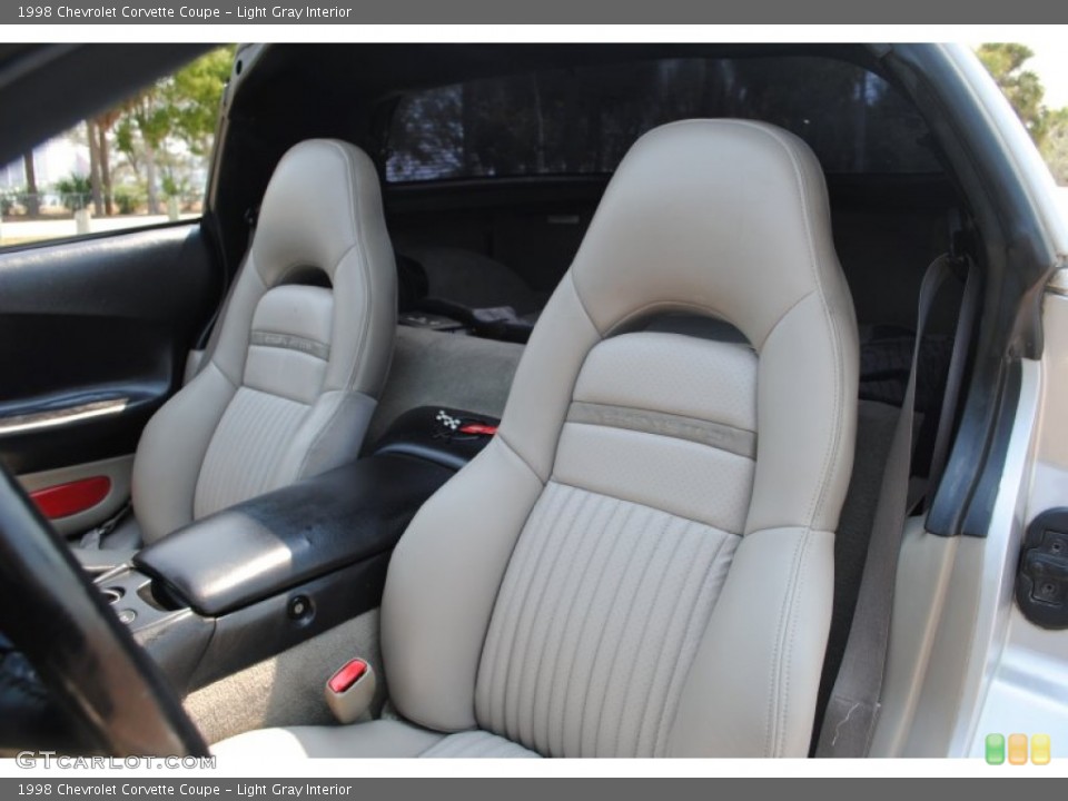 Light Gray Interior Photo for the 1998 Chevrolet Corvette Coupe #51561387