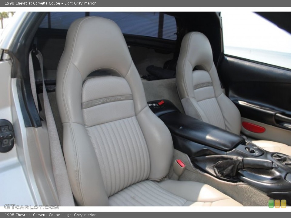 Light Gray Interior Photo for the 1998 Chevrolet Corvette Coupe #51561399