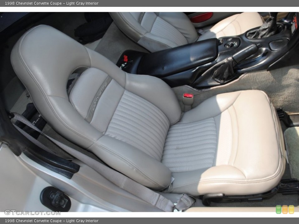 Light Gray Interior Photo for the 1998 Chevrolet Corvette Coupe #51561423