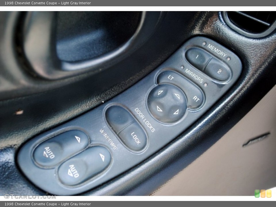 Light Gray Interior Controls for the 1998 Chevrolet Corvette Coupe #51561678