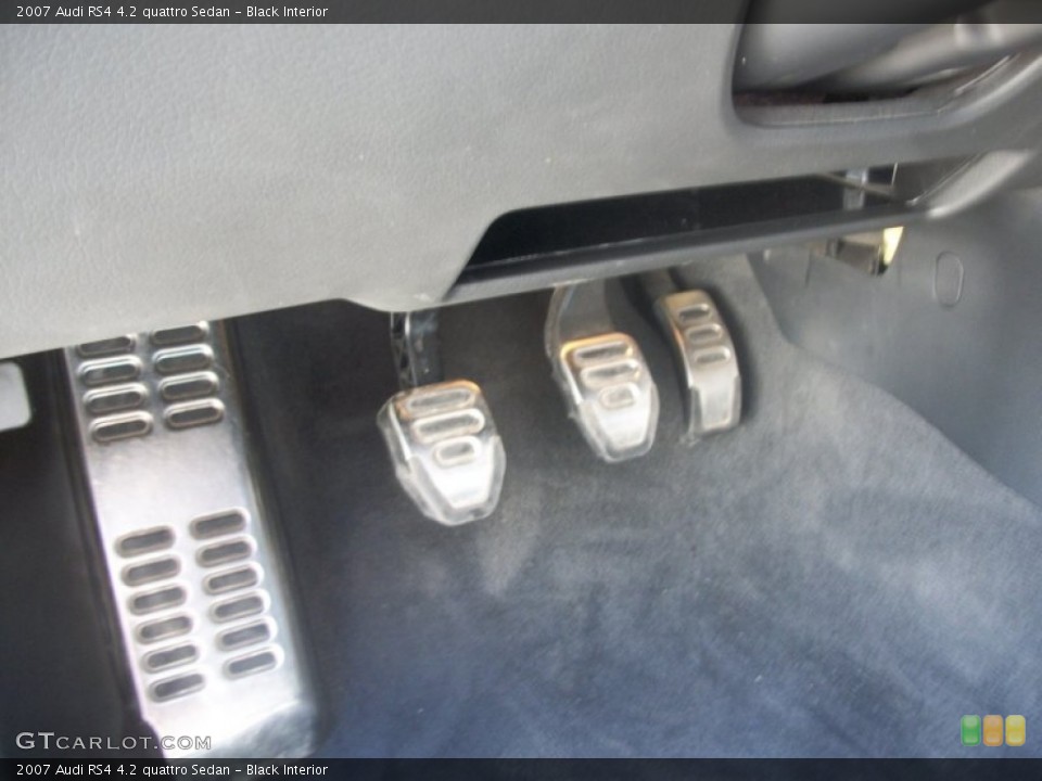 Black Interior Controls for the 2007 Audi RS4 4.2 quattro Sedan #51564714